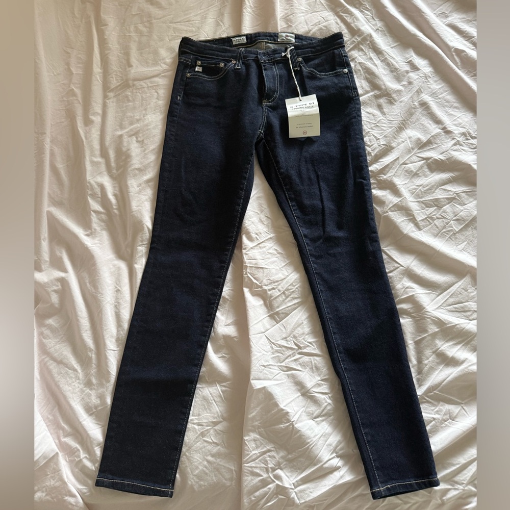 NEVER WORN AG SKINNY JEANS SIZE 27